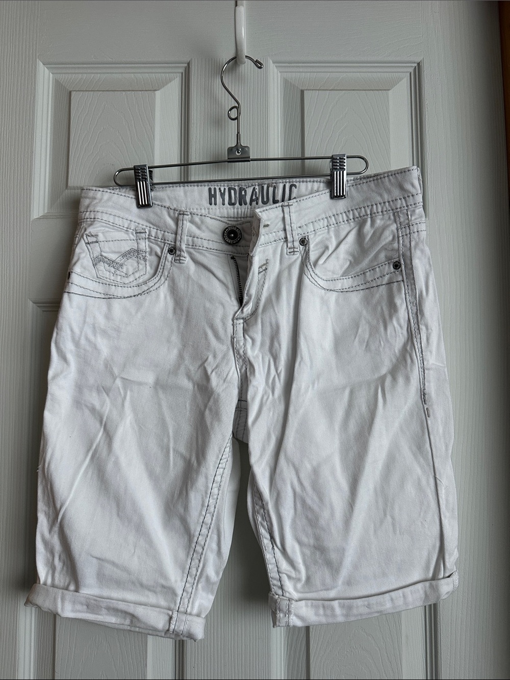 Hydraulic brand white shorts